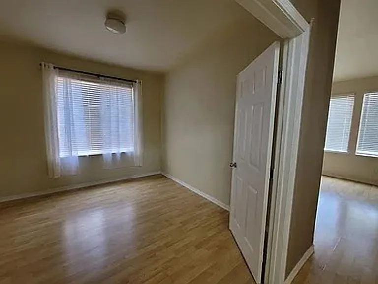 2377 Yorkshire Dr — Photo 6