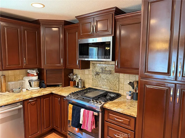 910 Orangewood Dr — Photo 25