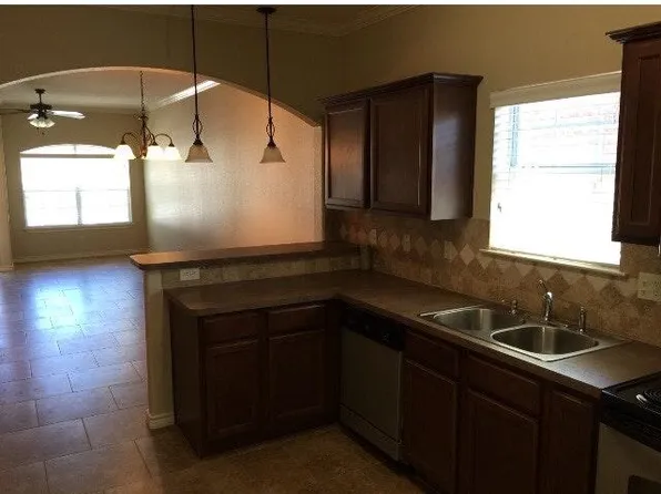 1611 Stanley Dr #100, Longview, TX 75605