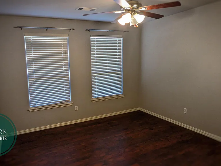 608 SW Wallstone Rd — Photo 21