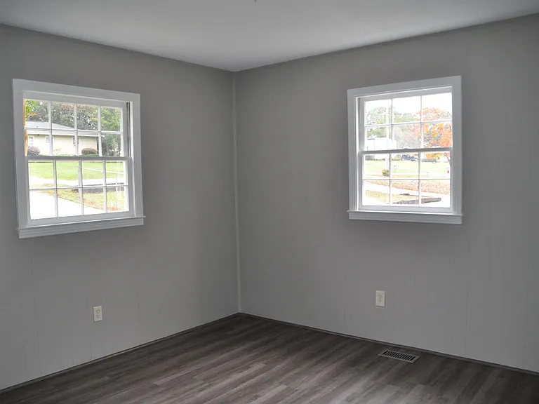 540 Owens Dr — Photo 4