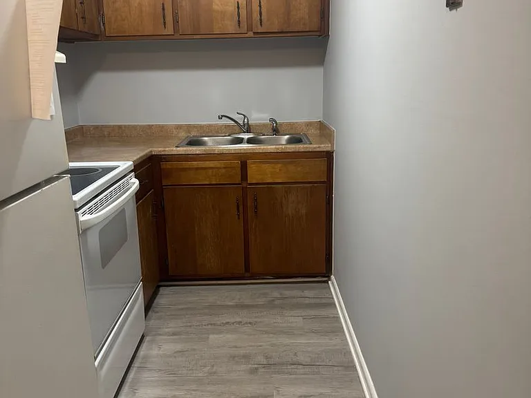 190 Maple Ave — Photo 5