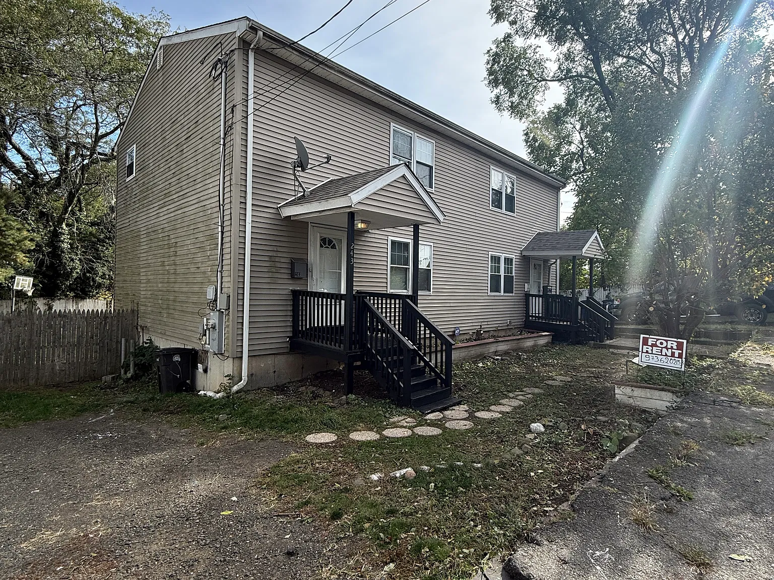 3 bed, 1.5 bath, 2520 sqft, $2,600 — Photo 2