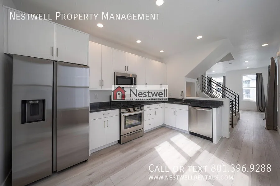 Newer End-Unit Townhome in Desirable Daybreak! — Photo 3