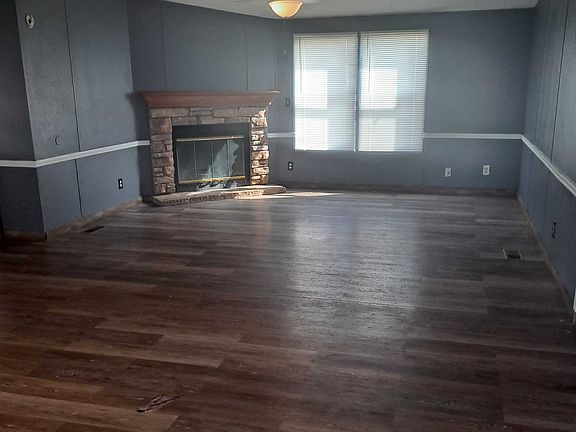 4th image of 1010 E Crest Dr