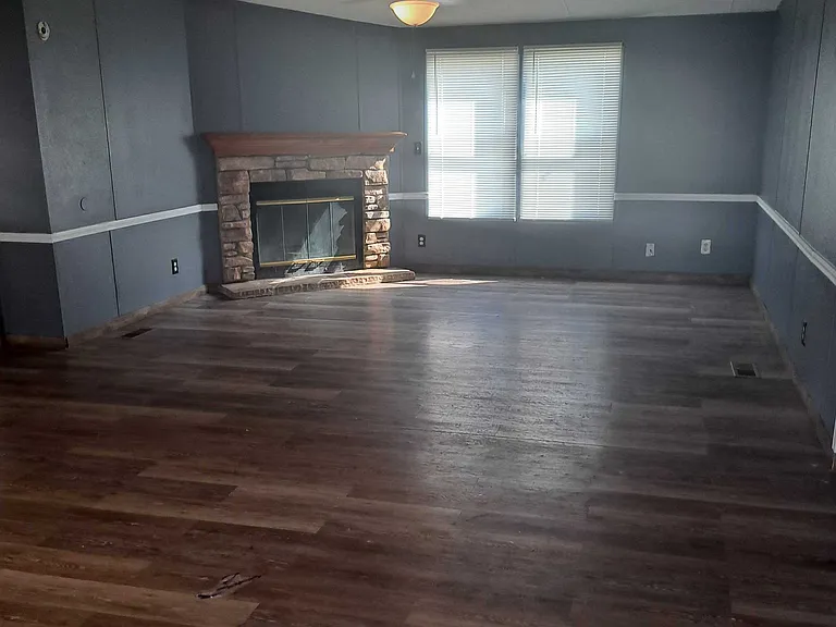 1010 E Crest Dr — Photo 4