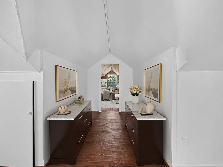 991 Humphrey Ave — Photo 13
