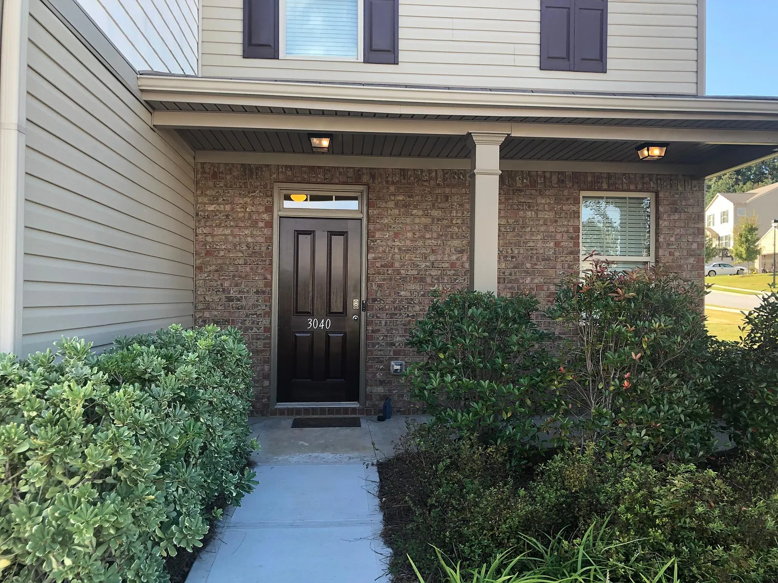 4 bed, 2.5 bath, 2176 sqft, $2,250 — Photo 2
