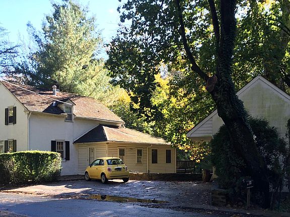 House & Garage Street View