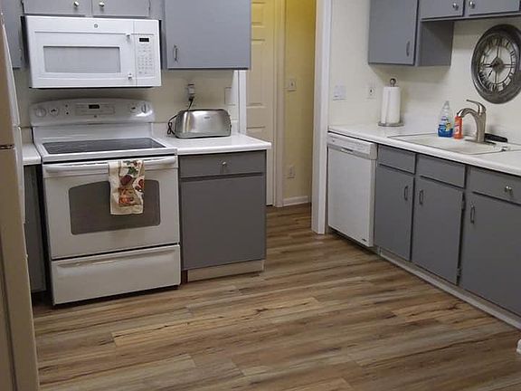 4th image of 868 SW Pioneer Ave