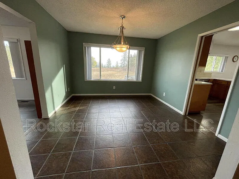 4 bed, 3.0 bath, 3214 sqft, $2,800 — Photo 4