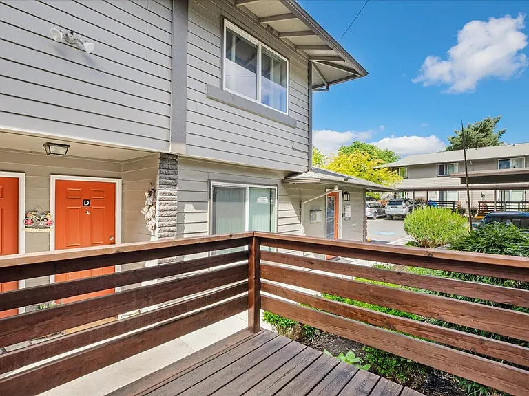 Heritage Crossing Townhome Apartments — Photo 11