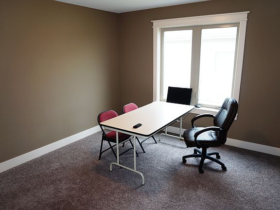 5th image of 622 Sw 40th Street