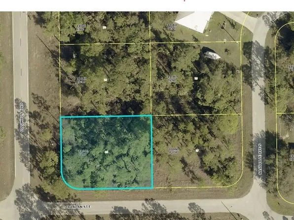 211 Columbus Blvd, Lehigh Acres, FL 33974