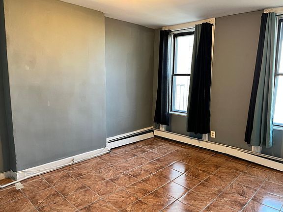 4th image of 18 Westervelt Pl APT 2
