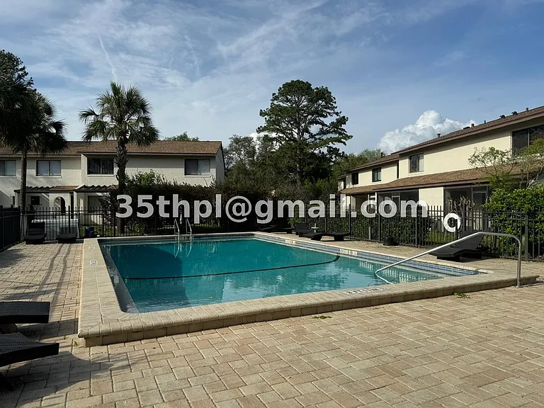2635 SW 35th Pl — Photo 9