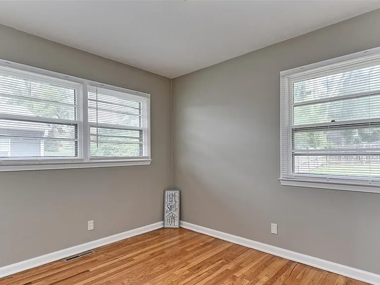 4706 Kansas Ave — Photo 11