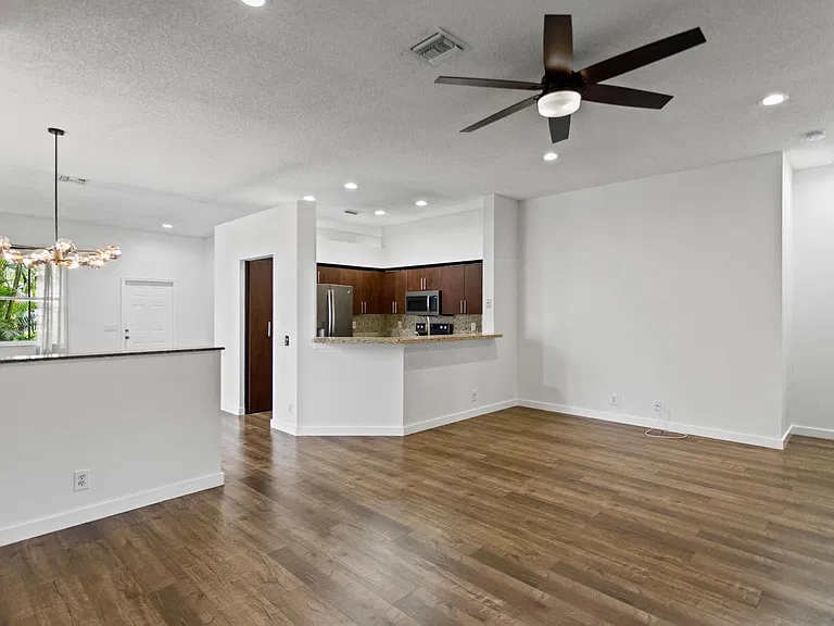 1071 Bluewood Ter — Photo 12
