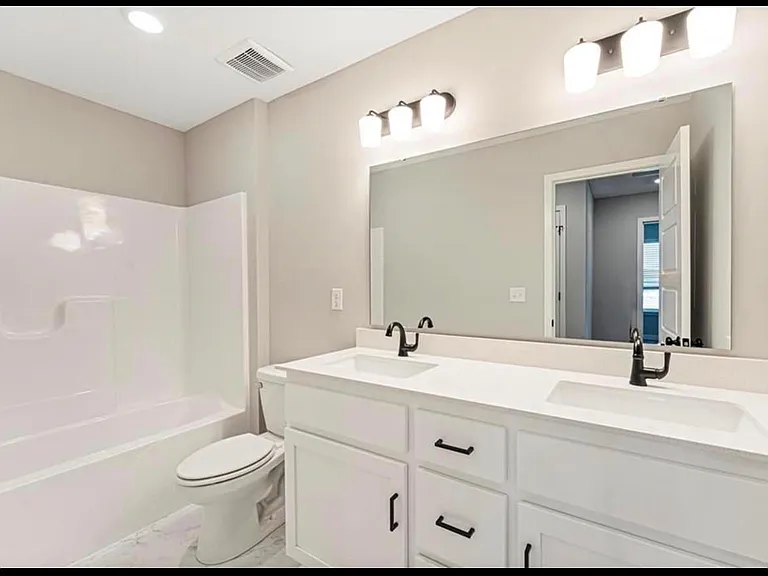 8826 SW 10th St — Photo 5