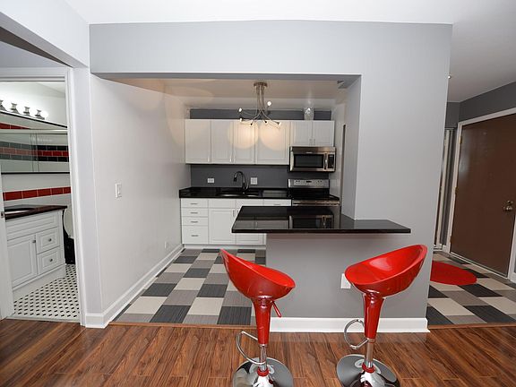 2nd image of 650 Perrie Dr Unit 301