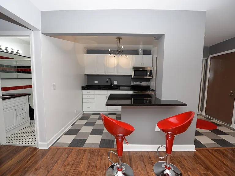 650 Perrie Dr #301 — Photo 2