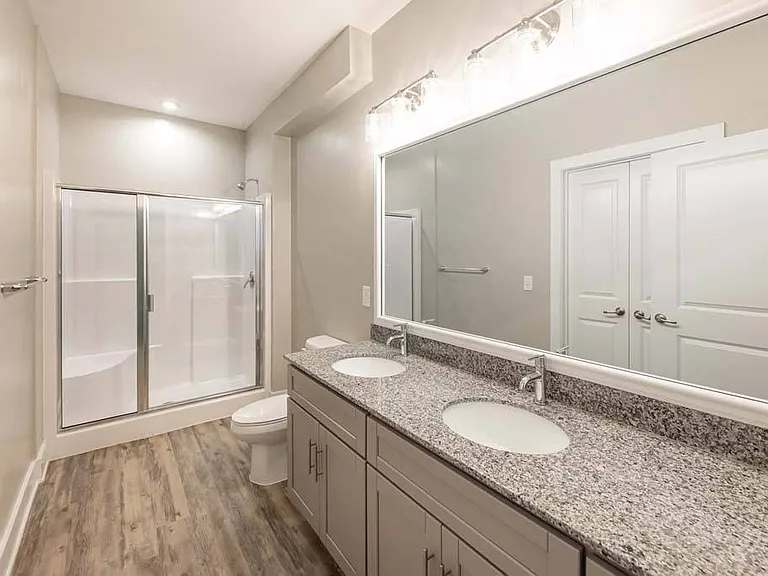 Foxwood Apartments — Photo 128