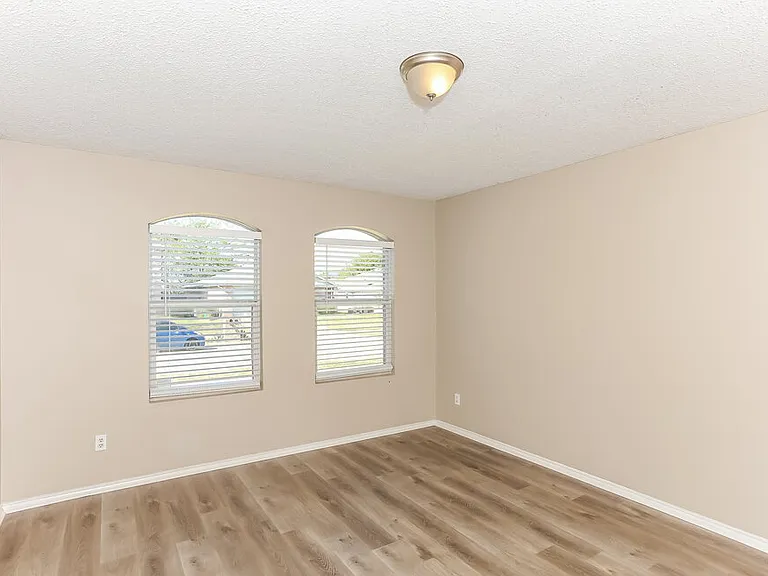 8761 Stonebriar Ln — Photo 15