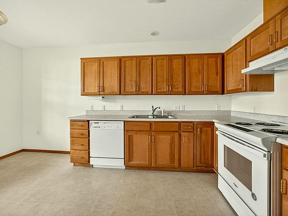 4th image of 943 Mountain Meadows Cir