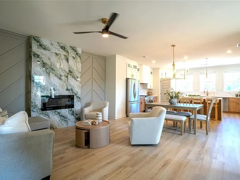 1325 Sydney Dr #5 — Photo 2