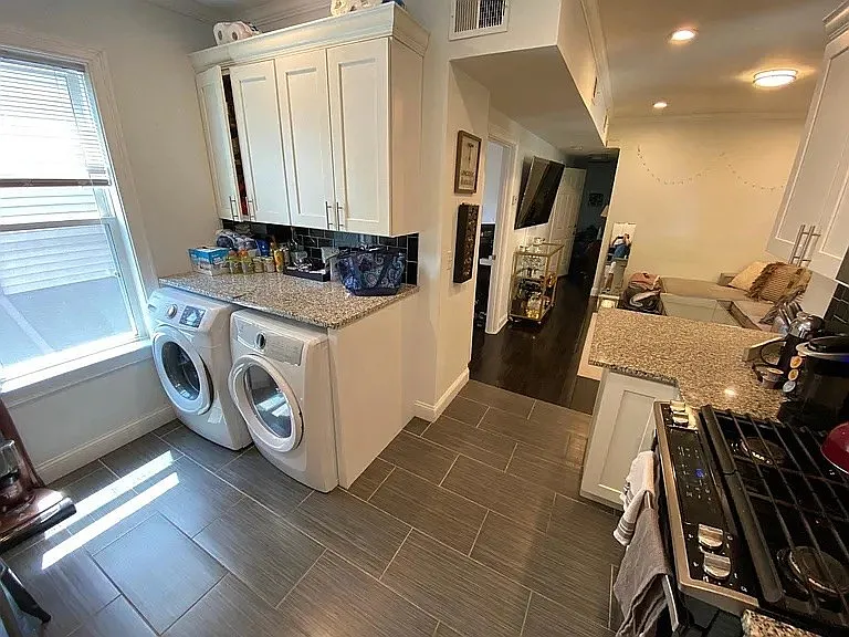 218 W 6th St #2 — Photo 5