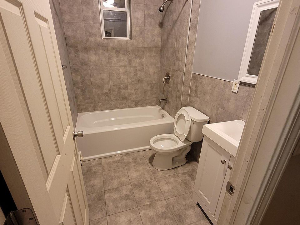 1st image of 12XX N 42nd St #1