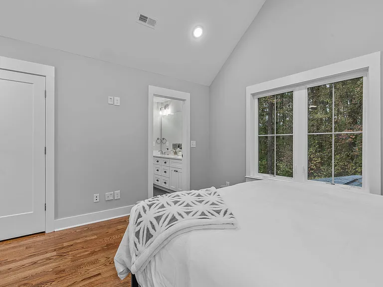 711B Hugo St — Photo 22