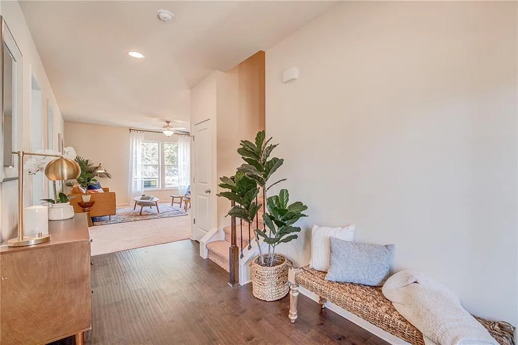 4 bed, 3.5 bath, 2575 sqft, $2,950 — Photo 3