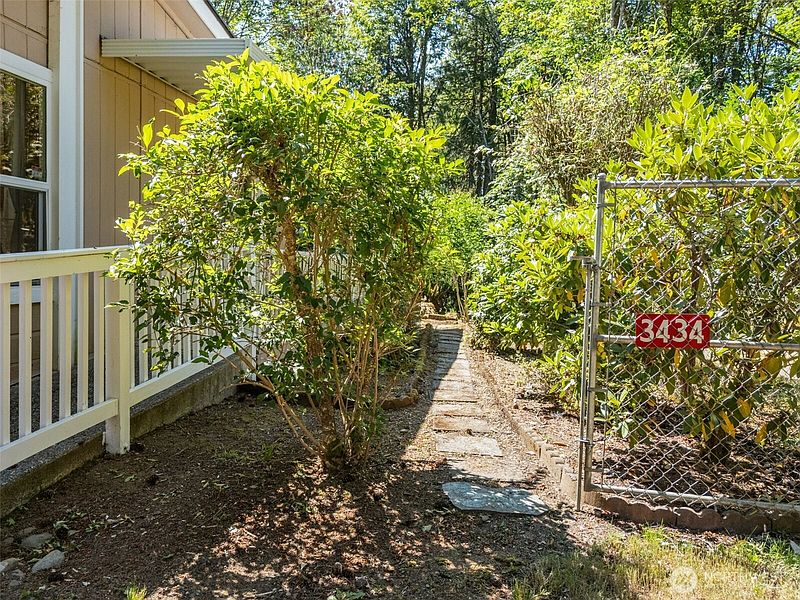 3rd image of 3434 N Mission Rd W