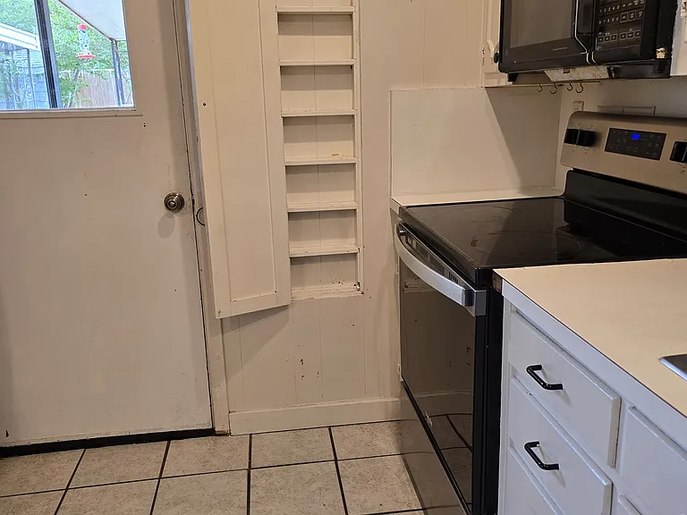 1620 Oakwood St — Photo 16