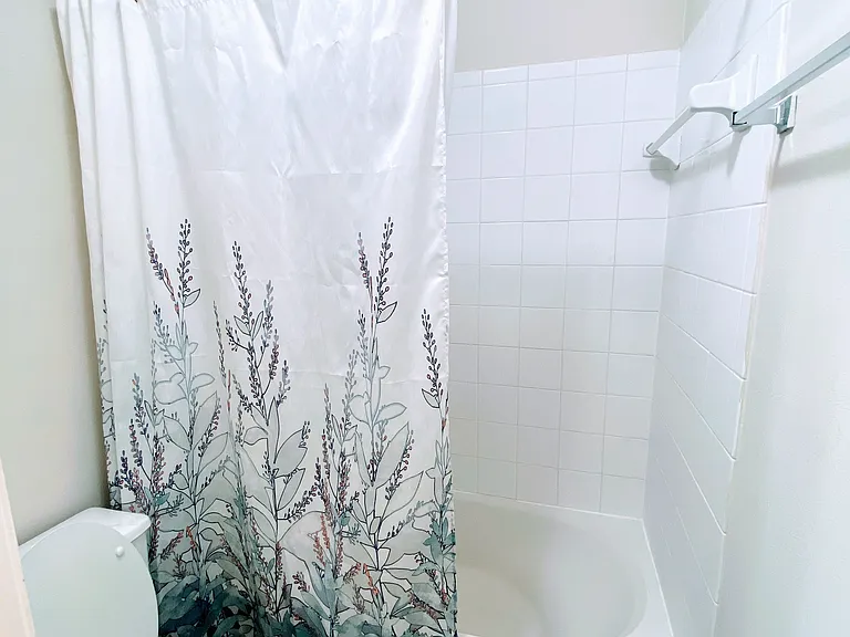 Full Bath Closeup