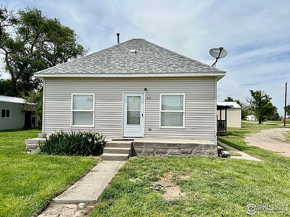 3rd image of 303 W Logan Ave