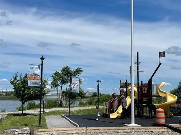 2006 Harmon Cove Tower image 39 of 43