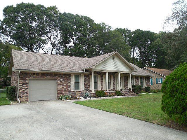 2nd image of 121 Southwold Cir