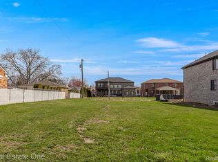 4618 E Woodworth St, Dearborn, MI 48126