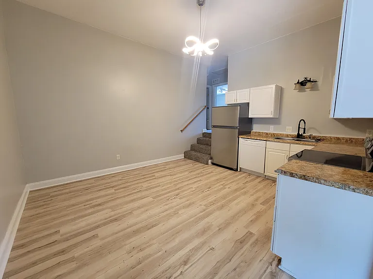 425 E Broadway St #D — Photo 3
