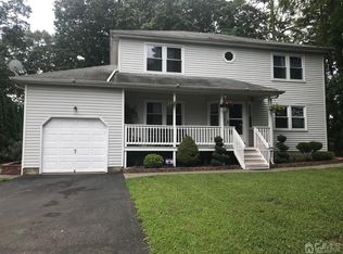 30 Singer Ct, Parlin, NJ 08859