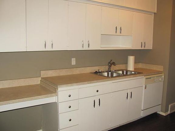 5th image of 811 Greenhaven Dr