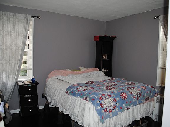 LARGE BEDROOM