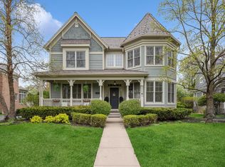 1437 Kittyhawk Ln, Glenview, IL 60026