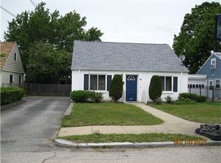 18 Nimitz Rd, Rumford, RI 02916