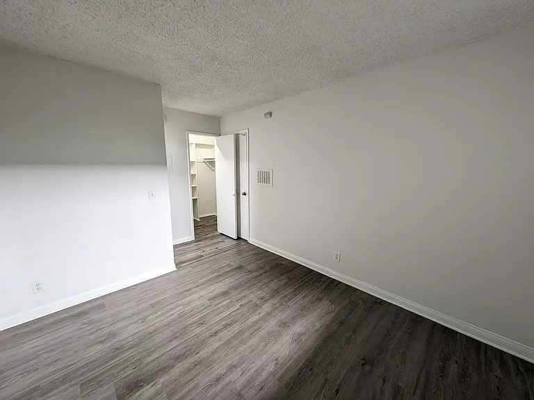 Klump Terrace Apartments — Photo 6