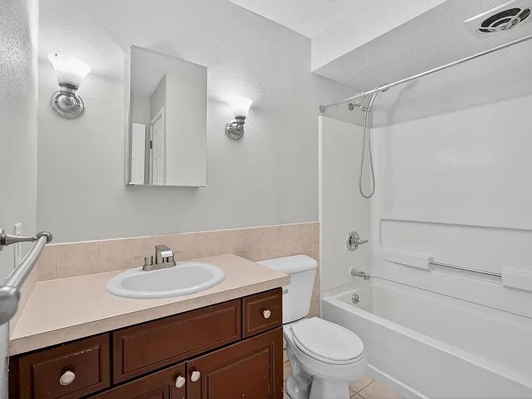5616 Hickman Rd #3 — Photo 24