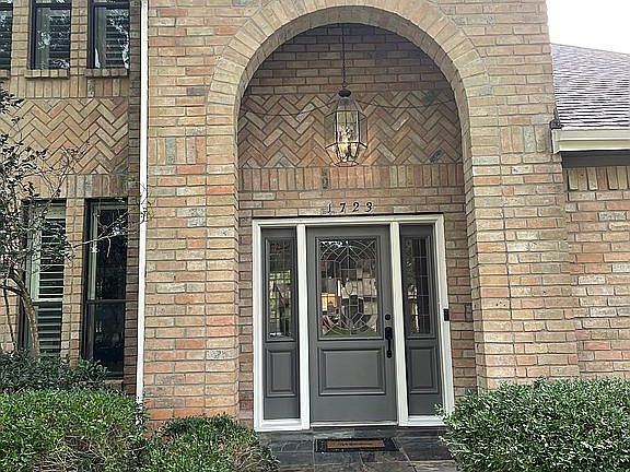 2nd image of 1723 Kingsmill Ln