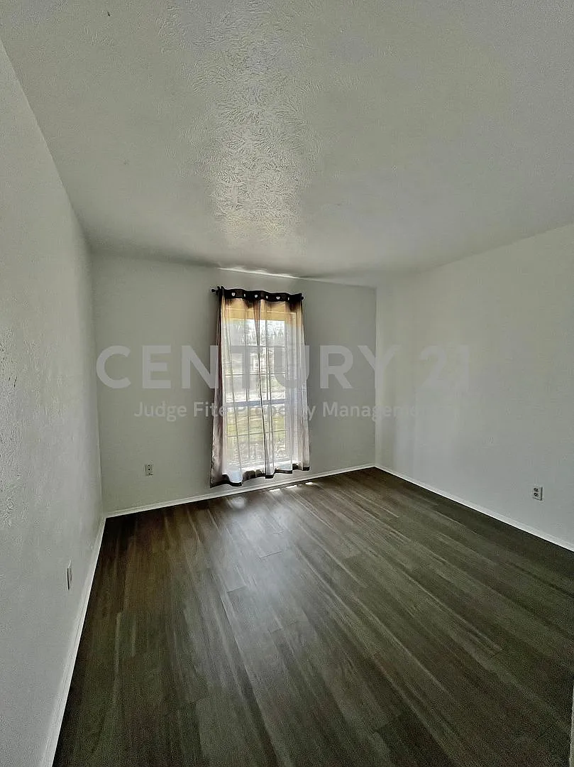 Well Maintained 3/2/1 Home in Dallas For Rent! — Photo 4